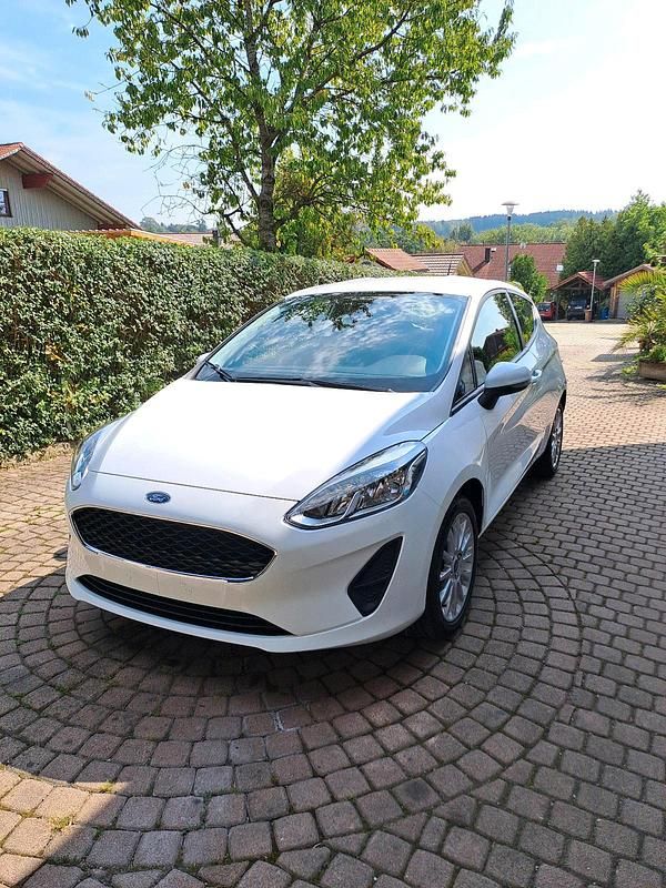 Gebraucht Ford Fiesta 71 PS (52 kW) 2017 Weiß Limousine
