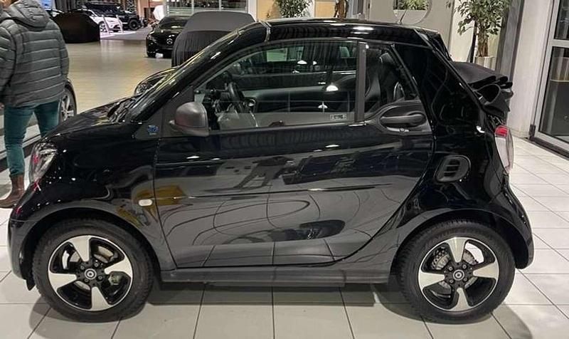Schwarz Gebraucht 2020 Smart ForTwo Electric Drive Passion Cabrio | 13.500 € (Fairer Preis) - Bild 1/3