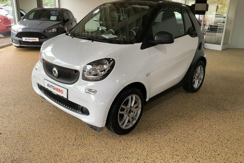 Weiß Gebraucht 2017 Smart ForTwo Cabrio Basis Cabrio | 9.470 € (Superpreis) - Bild 1/3