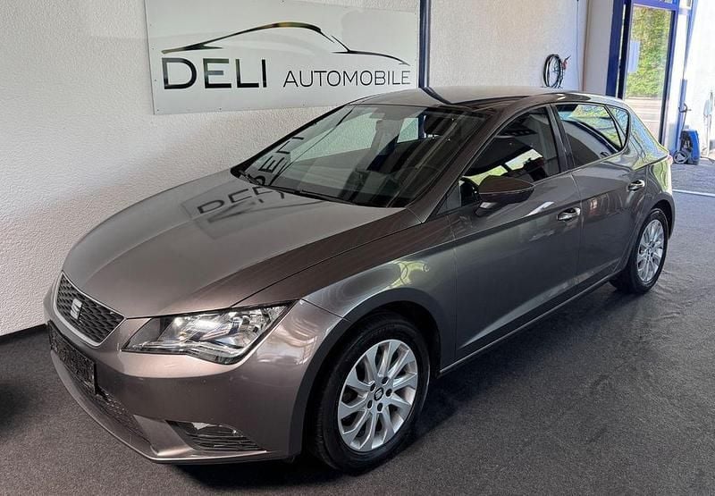 Grau Gebraucht 2014 Seat Leon Style Limousine | 4.990 € (Guter Preis) - Bild 1/4