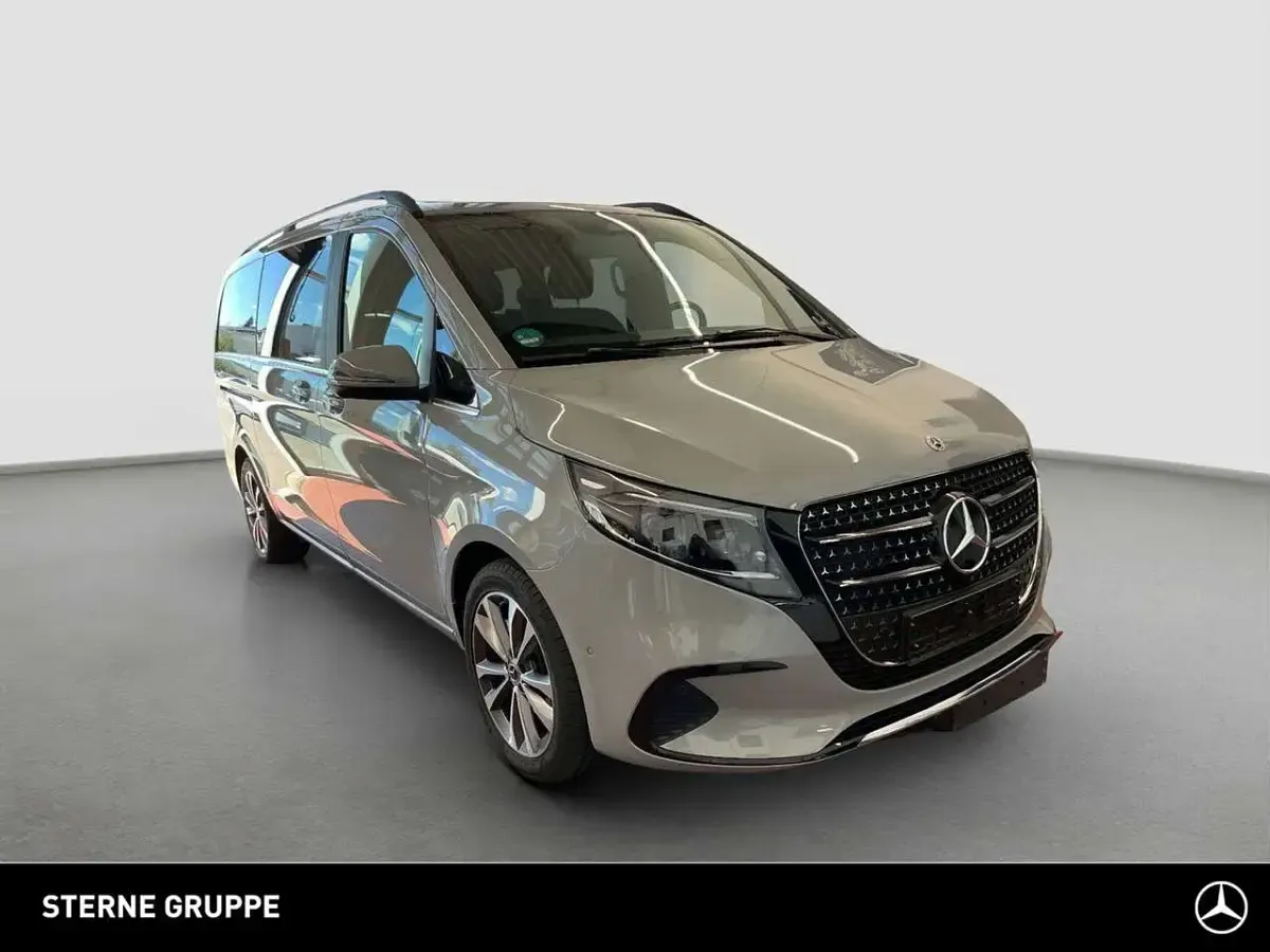 Gebraucht Mercedes V250 Avantgarde 190 PS (139 kW) 2024 Grau Van / Kleinbus