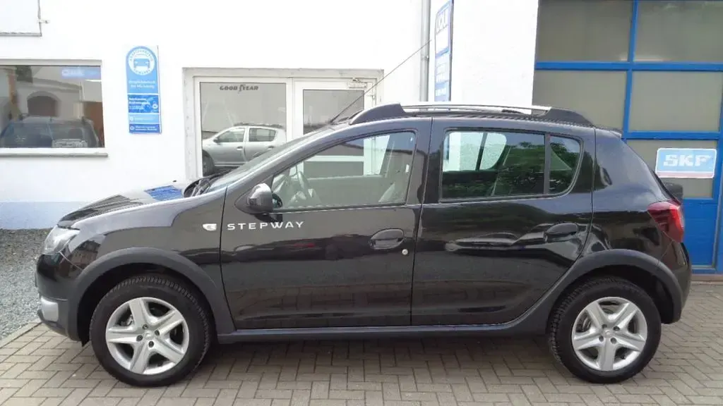 Gebraucht Dacia Sandero Prestige 90 PS (66 kW) 2014 Schwarz Limousine