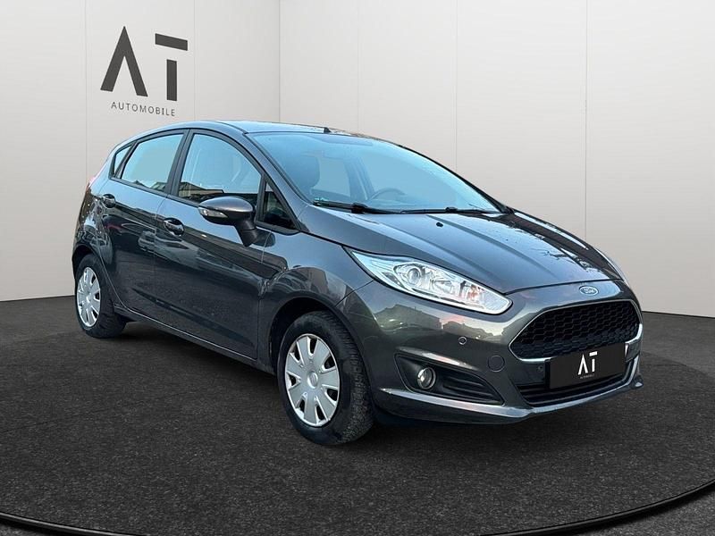Gebraucht Ford Fiesta Celebration 101 PS (74 kW) 2016 Grau Kleinwagen