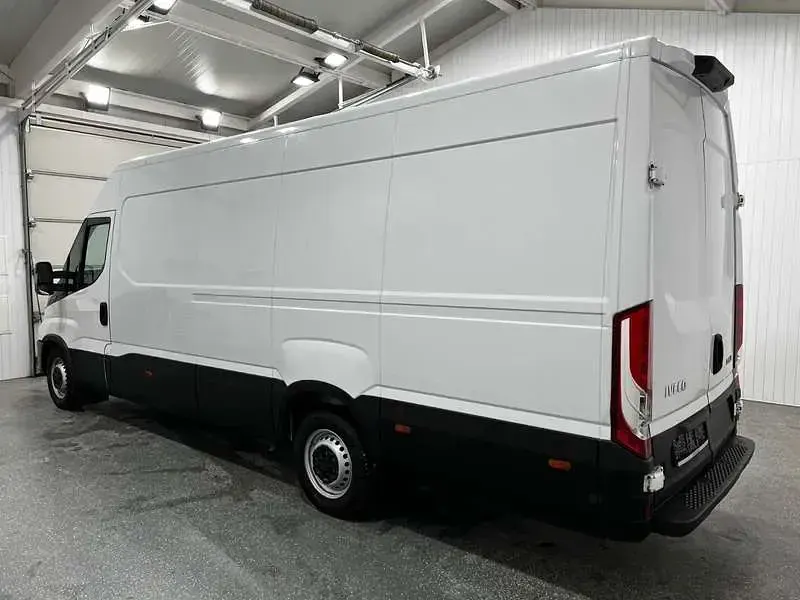 Używany Iveco Daily 156 KM (114 kW) 2024 Biały Van