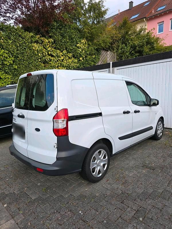 Używany Ford Courier Trend 75 KM (55 kW) 2019 Biały Minivan