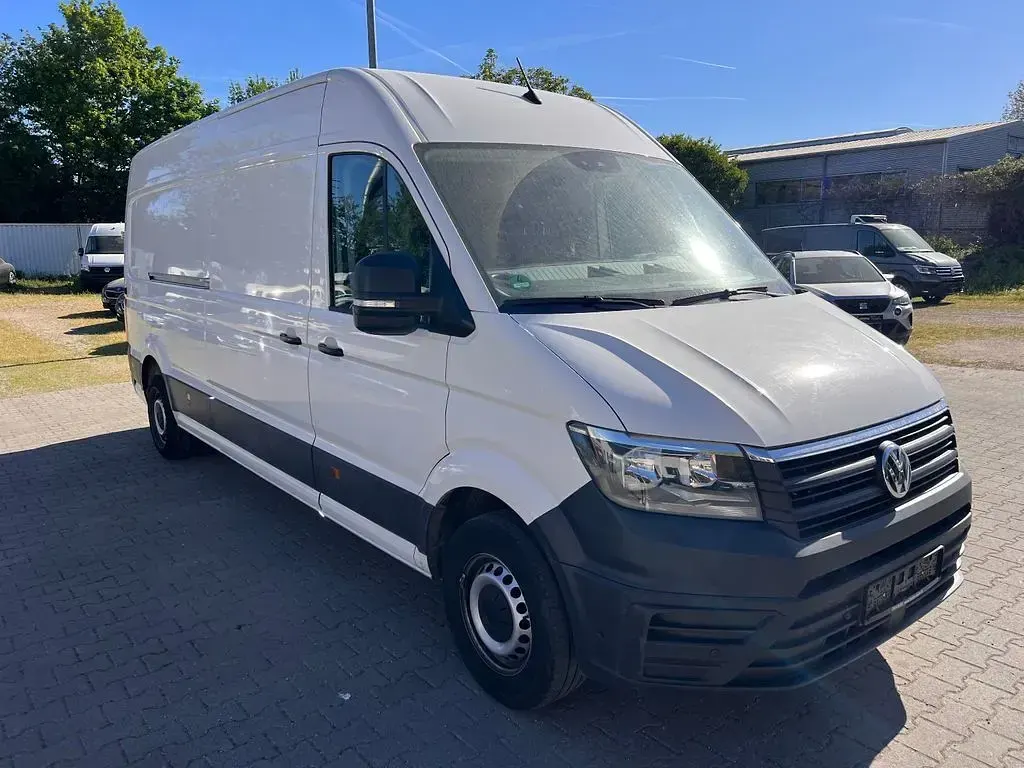 Second-hand VW Crafter 102 CP (75 kW) 2023 Alb Van