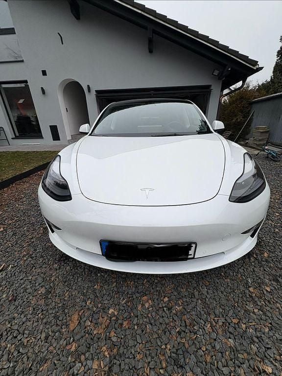 Weiß Gebraucht 2021 Tesla Model 3 Limousine | 29.500 € (Fairer Preis) - Bild 1/4