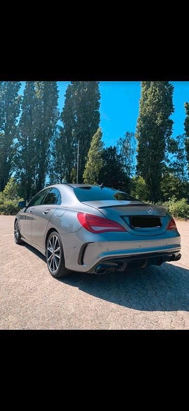 Grau Gebraucht 2013 Mercedes CLA220 AMG line Limousine | 13.800 € (Fairer Preis) - Bild 1/4