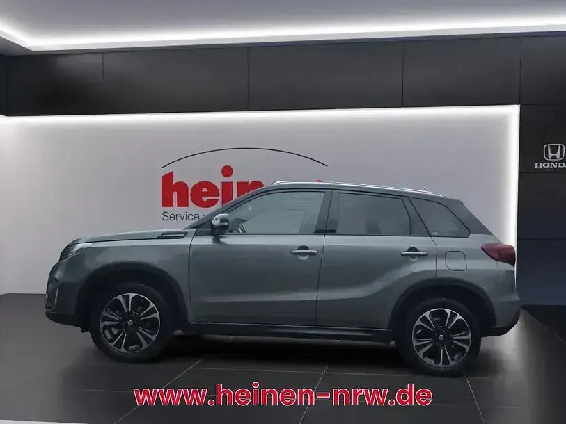 Gebraucht Suzuki Vitara Comfort 129 PS (94 kW) 2022 Galactic graycosmic black SUV