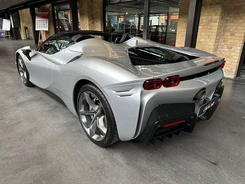 Gebraucht Ferrari SF90 999 PS (734 kW) 2024 Argento nürburgring Cabrio