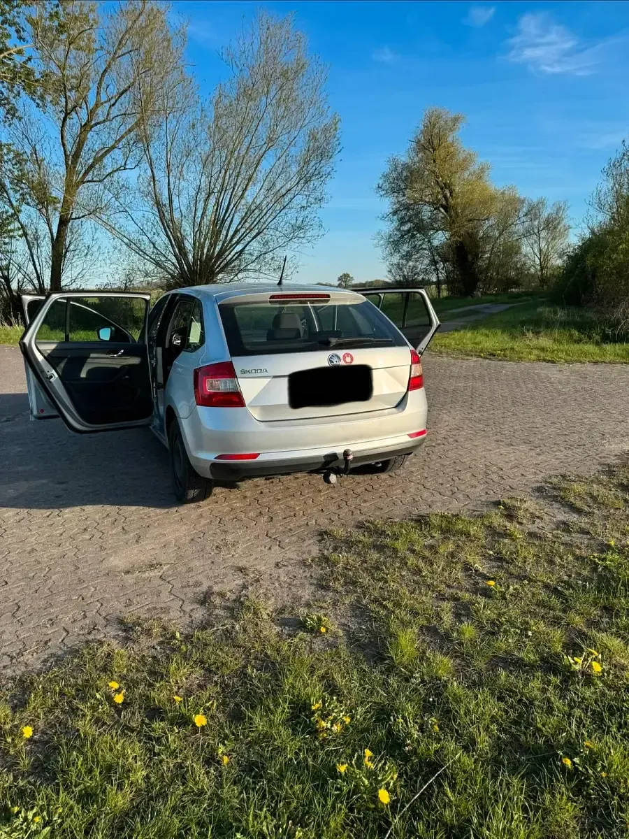 Käytetty Skoda Rapid 90 HP (66 kW) 2014 Hopea Viistoperä