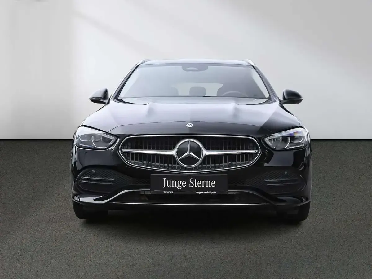 Gebraucht Mercedes C180 Avantgarde 170 PS (125 kW) 2023 Unilack schwarz uni Kombi