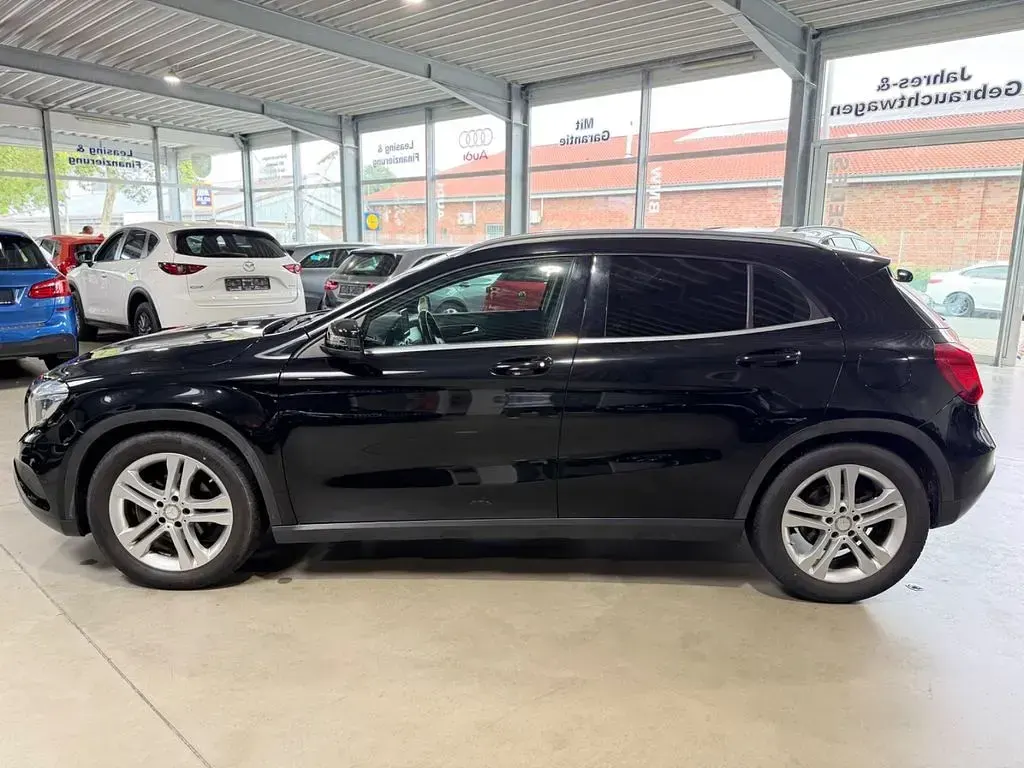 Gebraucht Mercedes GLA180 122 PS (89 kW) 2015 Schwarz SUV