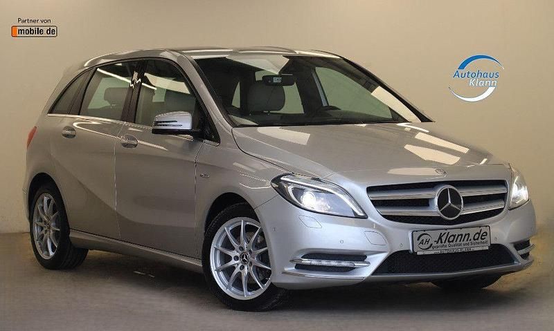 Gebraucht Mercedes B200 156 PS (114 kW) 2012 Silber Van / Kleinbus
