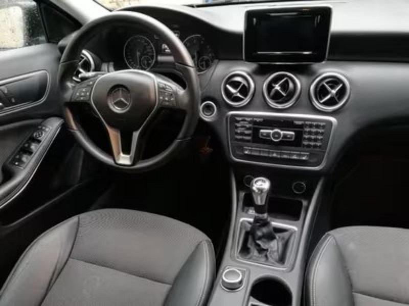 Gebraucht Mercedes A180 Urban 123 PS (90 kW) 2014 Schwarz Limousine