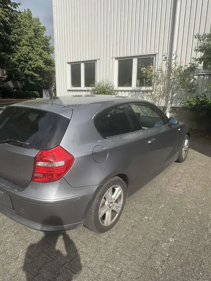 Gebraucht BMW 116 122 PS (89 kW) 2009 Grau Kleinwagen