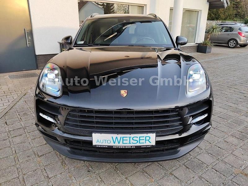 Schwarz Gebraucht 2018 Porsche Macan SUV | 44.390 € (Fairer Preis) - Bild 1/4