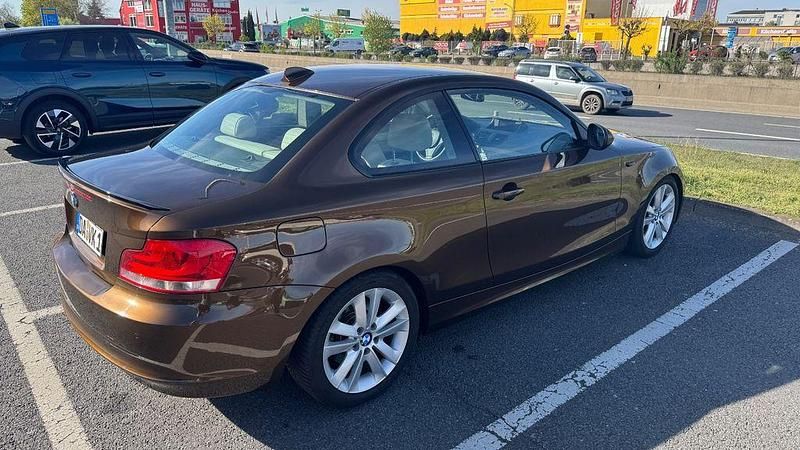 Gebraucht BMW 120 Performance 170 PS (125 kW) 2011 Braun Kleinwagen