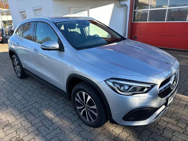 Gebraucht Mercedes GLA200 163 PS (119 kW) 2020 Silber SUV