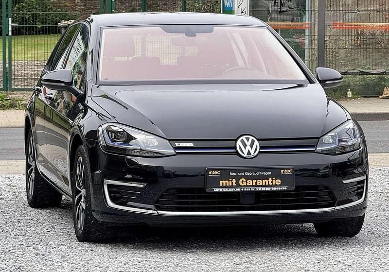 Gebraucht VW e-Golf 100 kW (136 PS) 2019 Deep black perleffekt Kleinwagen
