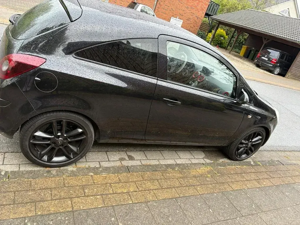 Używany Opel Corsa 90 KM (66 kW) 2009 Czarny Hatchback