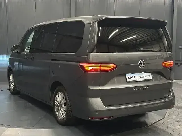 Gebraucht VW Multivan 150 PS (110 kW) 2023 Indiumgrau metallic Van / Kleinbus