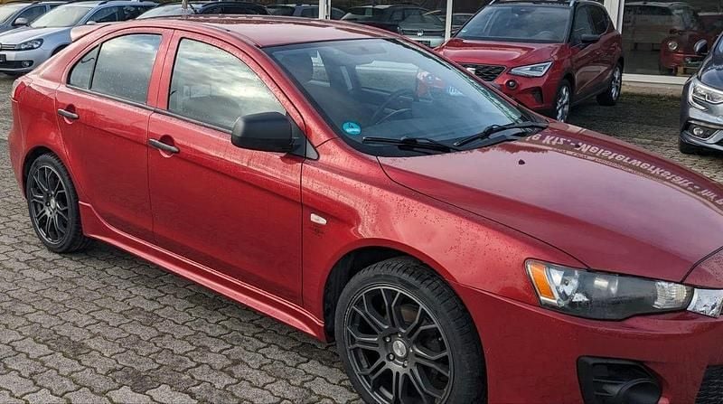 Gebraucht Mitsubishi Lancer 109 PS (80 kW) 2010 Rot Limousine