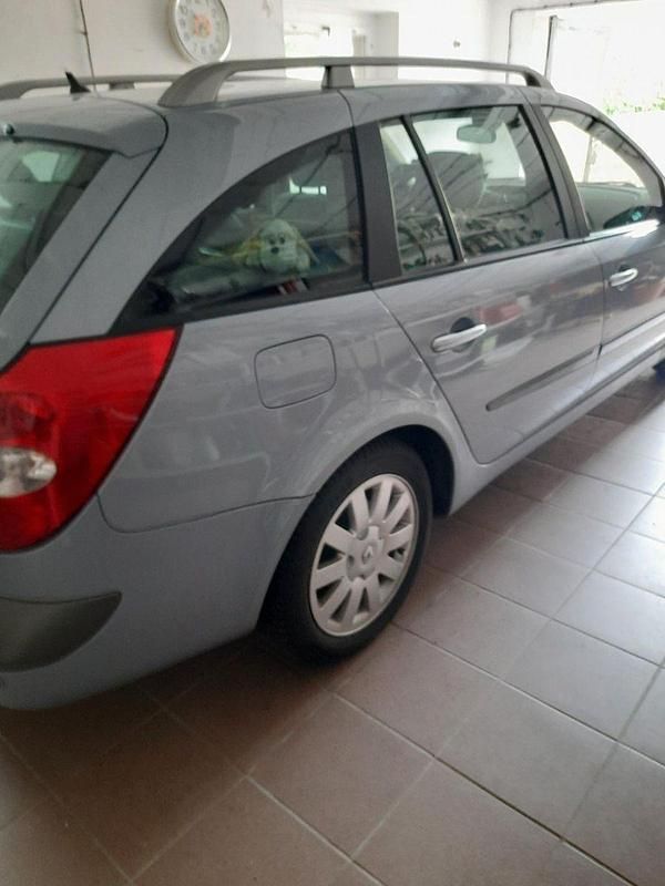 Blau Gebraucht 2001 Renault Laguna GrandTour Privilege Kombi | 2.900 € - Bild 1/4