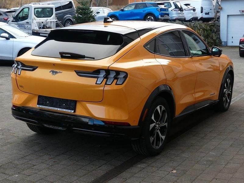 Gebraucht Ford Mustang Mach-E Premium 216 kW (294 PS) 2023 Orange SUV