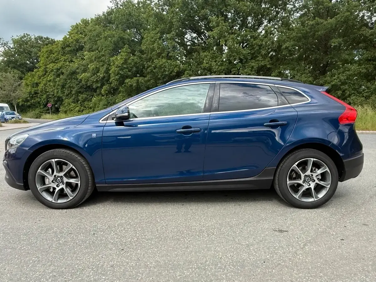Gebraucht Volvo V40 Ocean Race 190 PS (139 kW) 2014 Blau Limousine