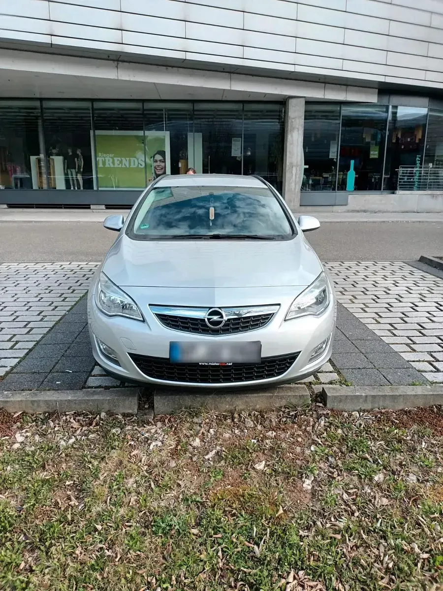 Second-hand Opel Astra 140 CP (102 kW) 2011 Argintiu Break