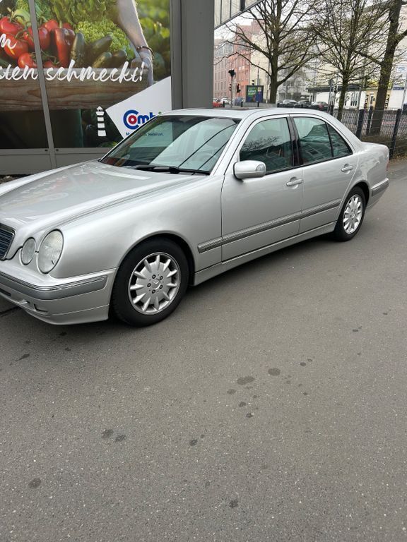 Gebraucht Mercedes E200 Elegance 163 PS (119 kW) 2000 Silber Limousine