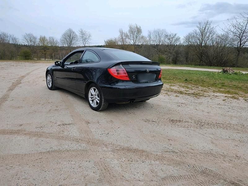 Gebraucht Mercedes C180 143 PS (105 kW) 2003 Schwarz Coupé