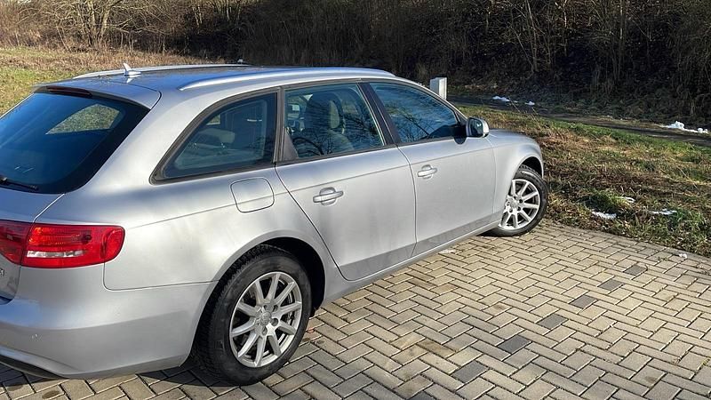 Silber Gebraucht 2015 Audi A4 Kombi | 8.500 € (Superpreis) - Bild 1/1