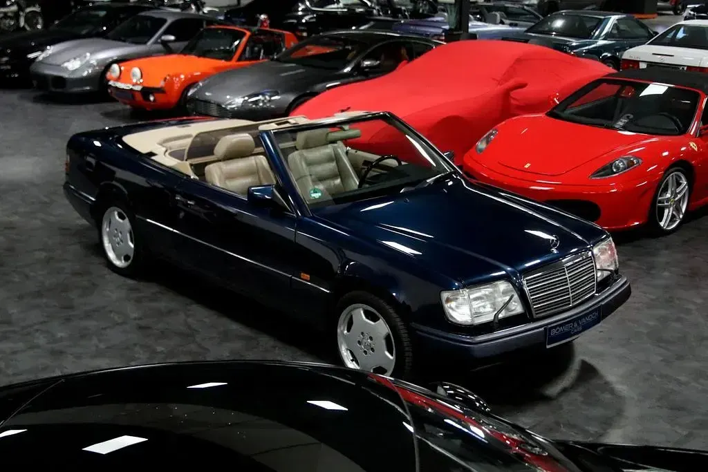 Gebraucht Mercedes E220 150 PS (110 kW) 1996 Blau Cabrio