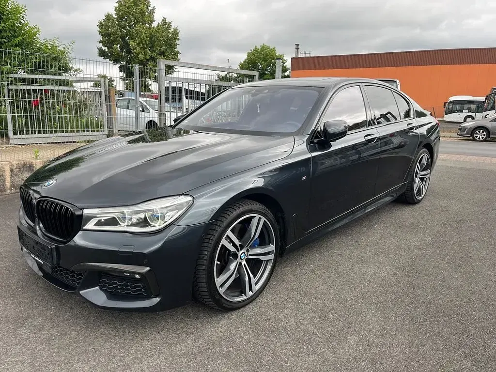 Gebraucht BMW 740 Performance 320 PS (235 kW) 2017 Grau Limousine