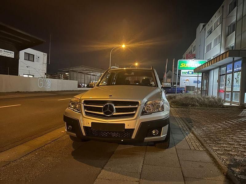 Silber Gebraucht 2009 Mercedes GLK220 SUV | 9.499 € (Etwas zu teuer) - Bild 1/4