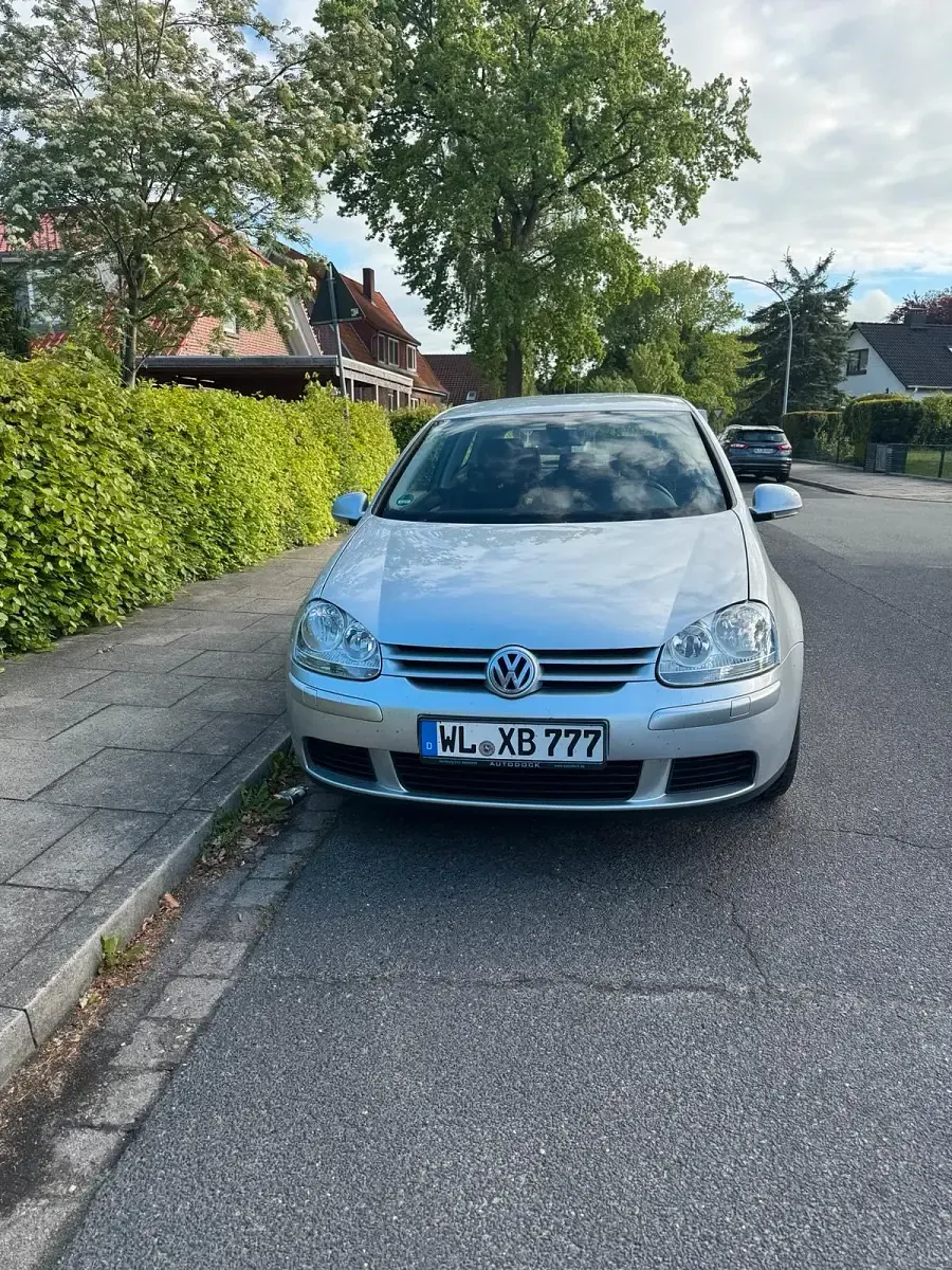 Gebraucht VW Golf V 102 PS (75 kW) 2005 Silber Kleinwagen