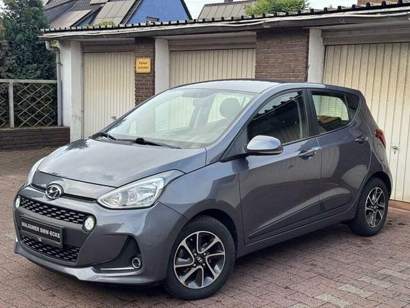 Grau Gebraucht 2018 Hyundai i10 Style Kleinwagen | 10.450 € (Guter Preis) - Bild 1/4