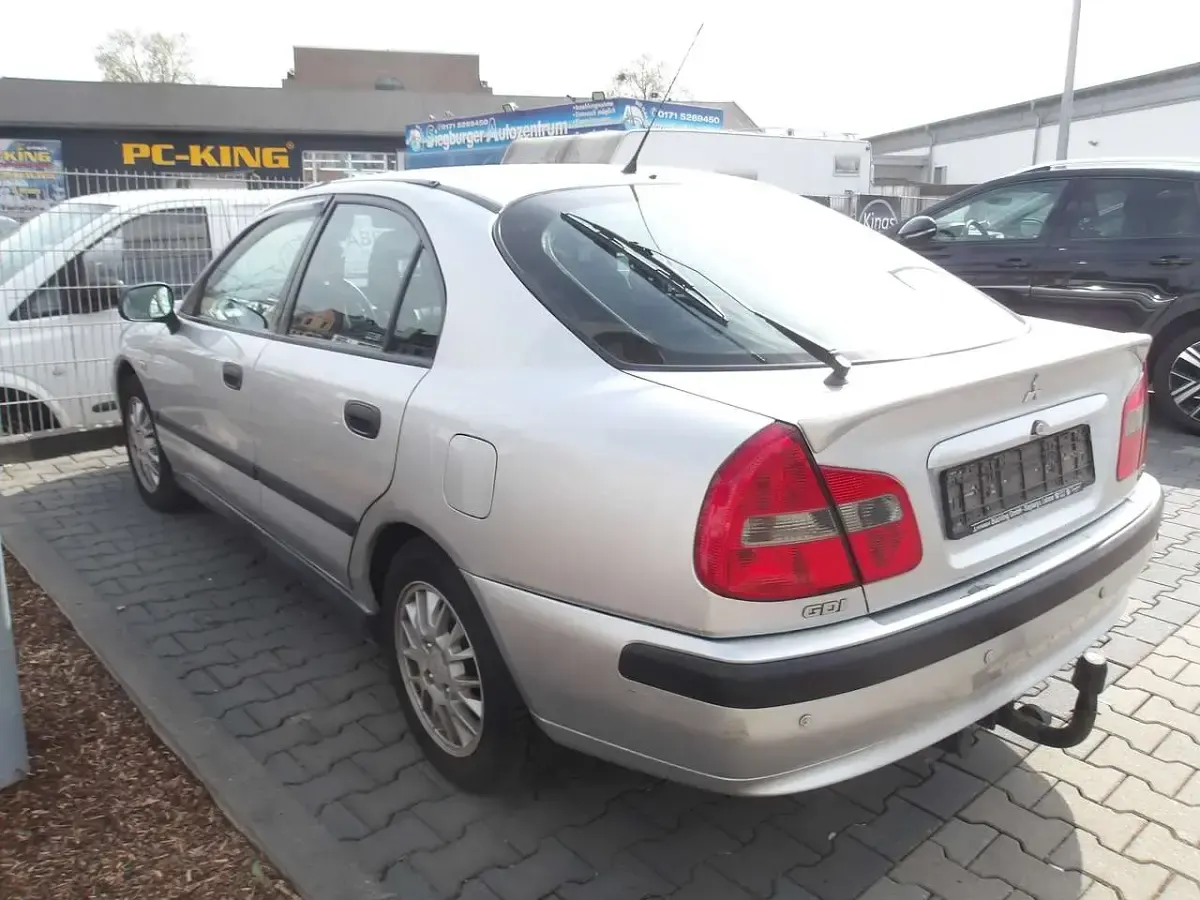 Gebraucht Mitsubishi Carisma 125 PS (91 kW) 2001 Other Limousine