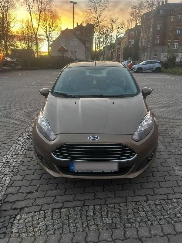 Gebraucht Ford Fiesta 80 PS (58 kW) 2014 Braun Kleinwagen