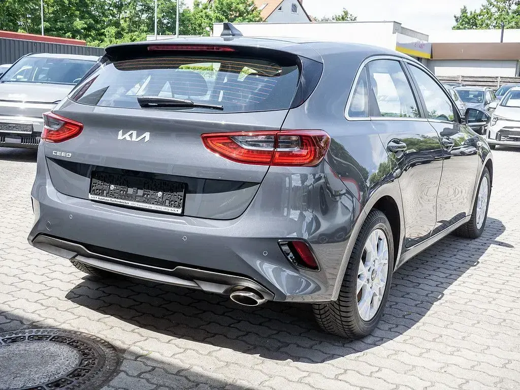 Gebraucht Kia Ceed Vision 140 PS (102 kW) 2025 Grau Kleinwagen