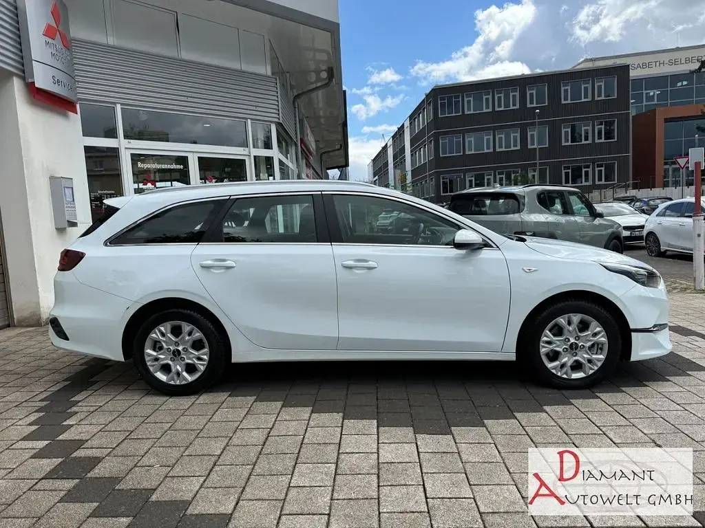 Gebraucht Kia Ceed Sportswagon Vision 140 PS (102 kW) 2025 (wd) cararraweiss Kombi