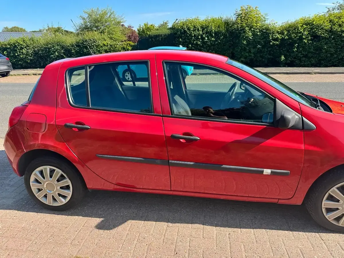 Gebraucht Renault Clio 75 PS (55 kW) 2008 Rot Kleinwagen