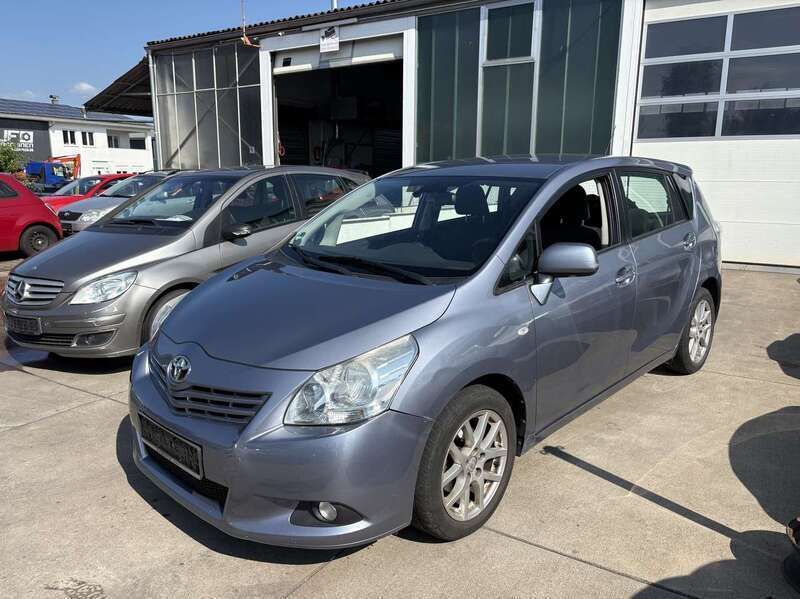 Blue metallic Gebraucht 2009 Toyota Verso Executive Van / Kleinbus | 3.800 € (Superpreis) - Bild 1/4