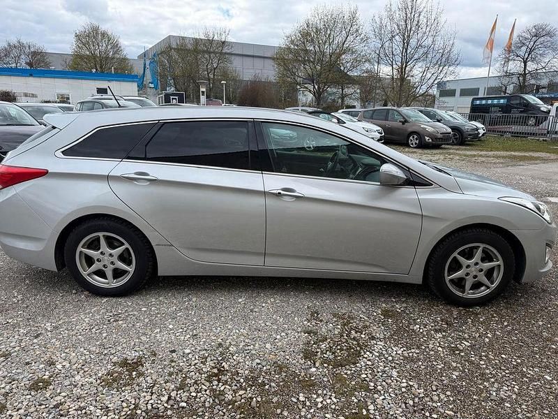 Gebraucht Hyundai i40 Style 177 PS (130 kW) 2012 Silber Kombi