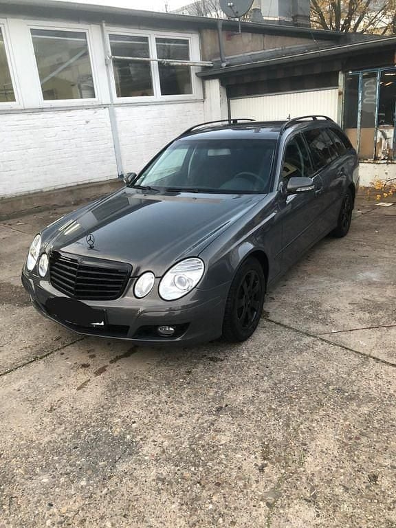 Gebraucht Mercedes E220 Avantgarde 170 PS (125 kW) 2007 Grau Limousine
