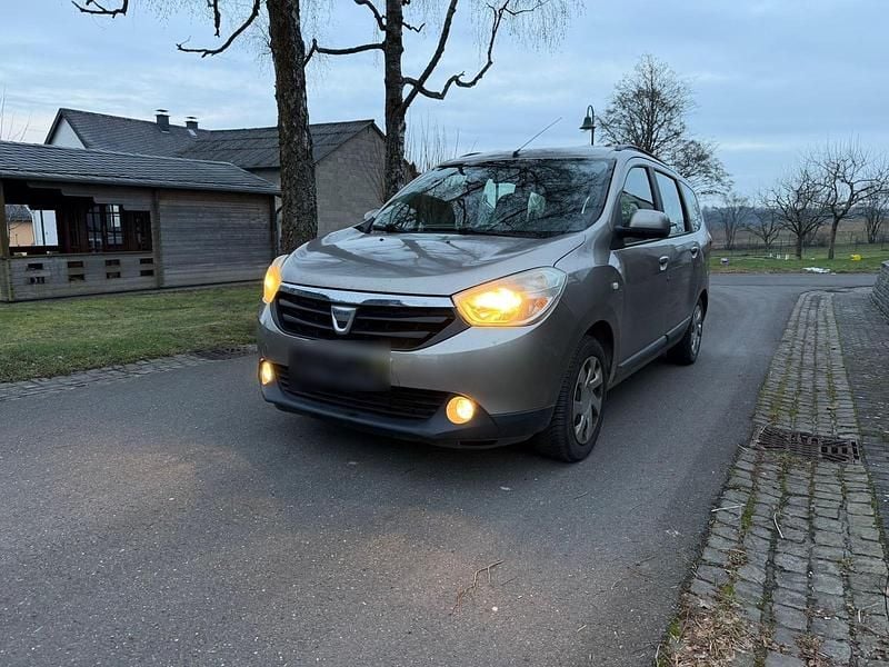 Braun Gebraucht 2013 Dacia Lodgy Van / Kleinbus | 3.400 € (Superpreis) - Bild 1/4