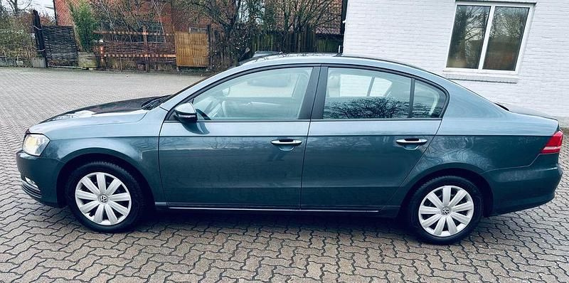 Gebraucht VW Passat Trendline 122 PS (89 kW) 2012 Grau Limousine