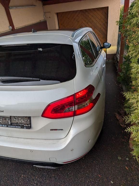 Gebraucht Peugeot 308 GT 131 PS (96 kW) 2020 Weiß Kombi